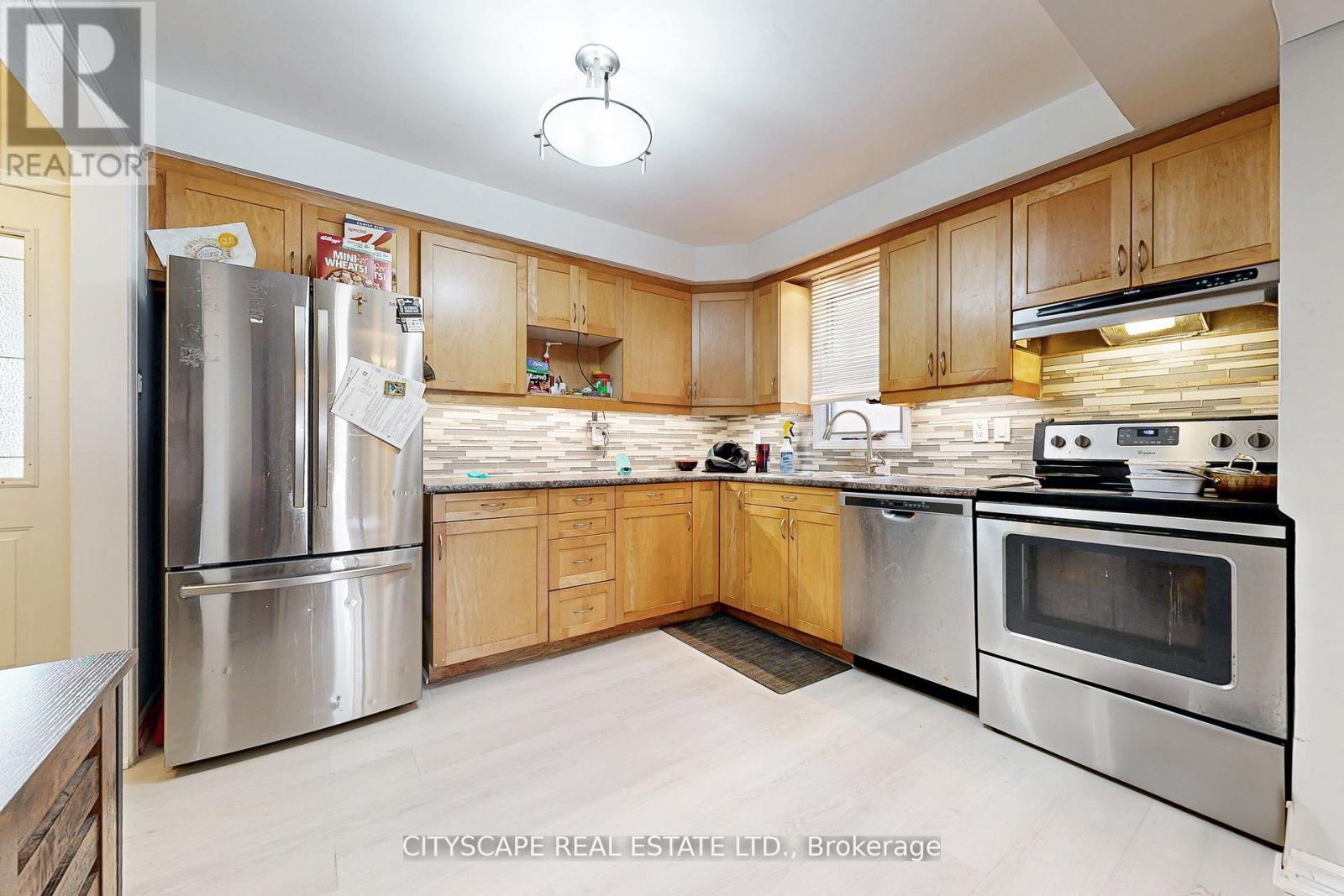 35 Letty Avenue, Brampton, Ontario  L6Y 4T3 - Photo 8 - W12367896