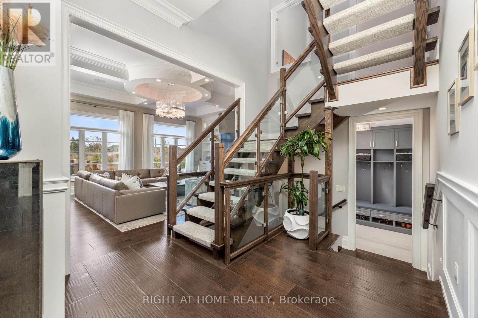 3124 Daniel Way, Oakville, Ontario  L6H 0V1 - Photo 7 - W12367904