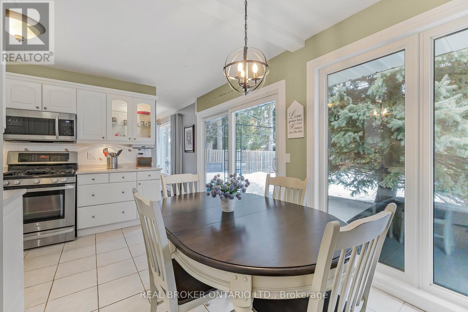 25 Sora Drive, Mississauga, Ontario  L5M 1B3 - Photo 17 - W12367905