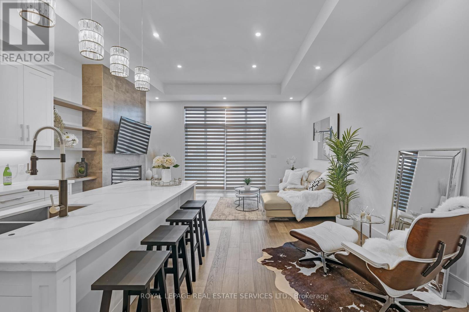 8 Branch Avenue, Toronto, Ontario  M8W 1M7 - Photo 10 - W12367922