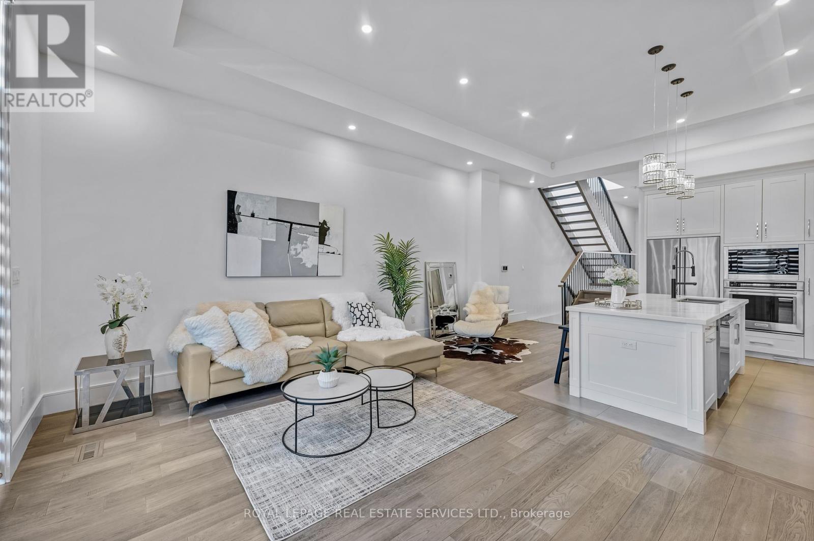 8 Branch Avenue, Toronto, Ontario  M8W 1M7 - Photo 12 - W12367922