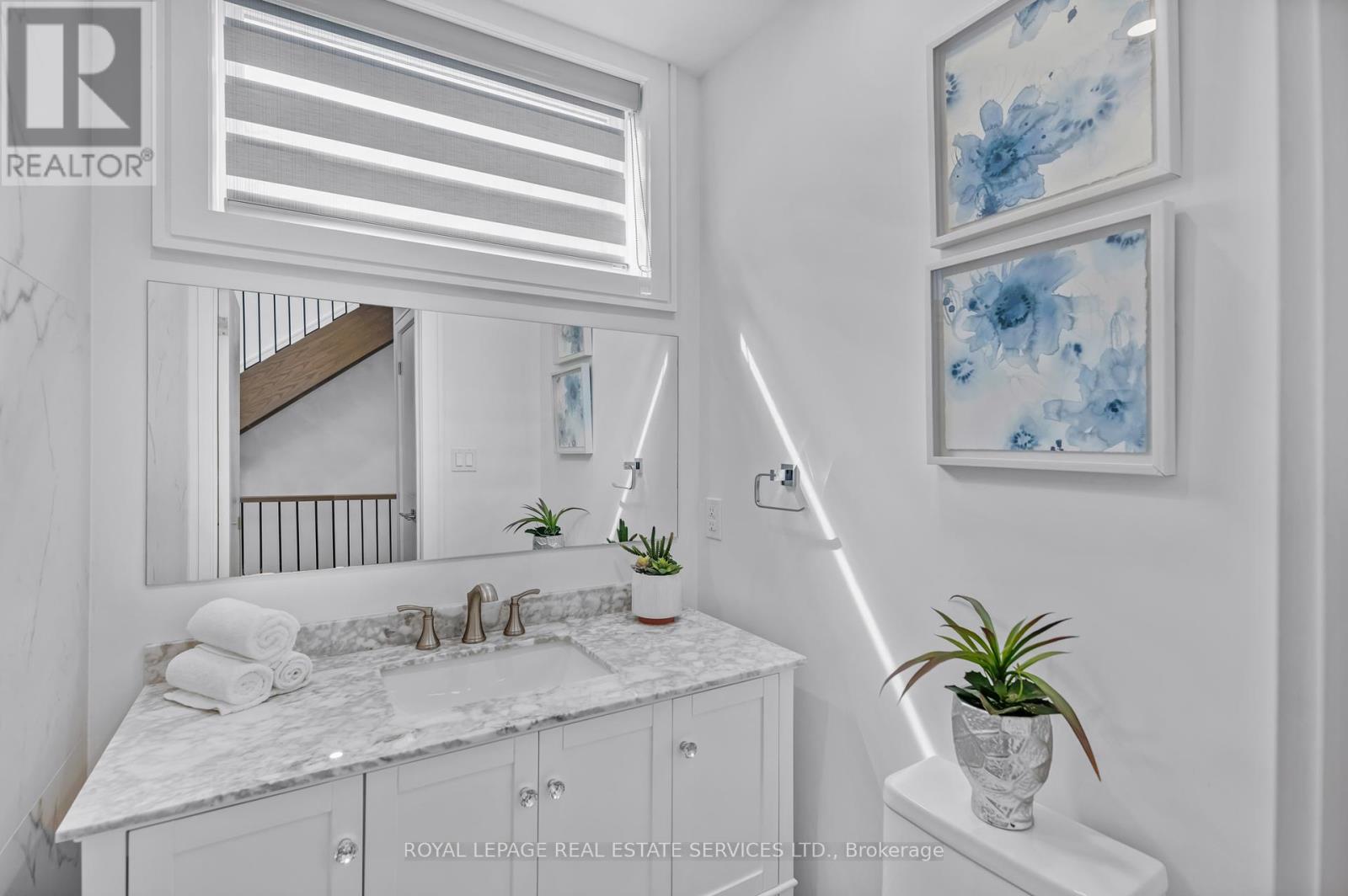 8 Branch Avenue, Toronto, Ontario  M8W 1M7 - Photo 13 - W12367922