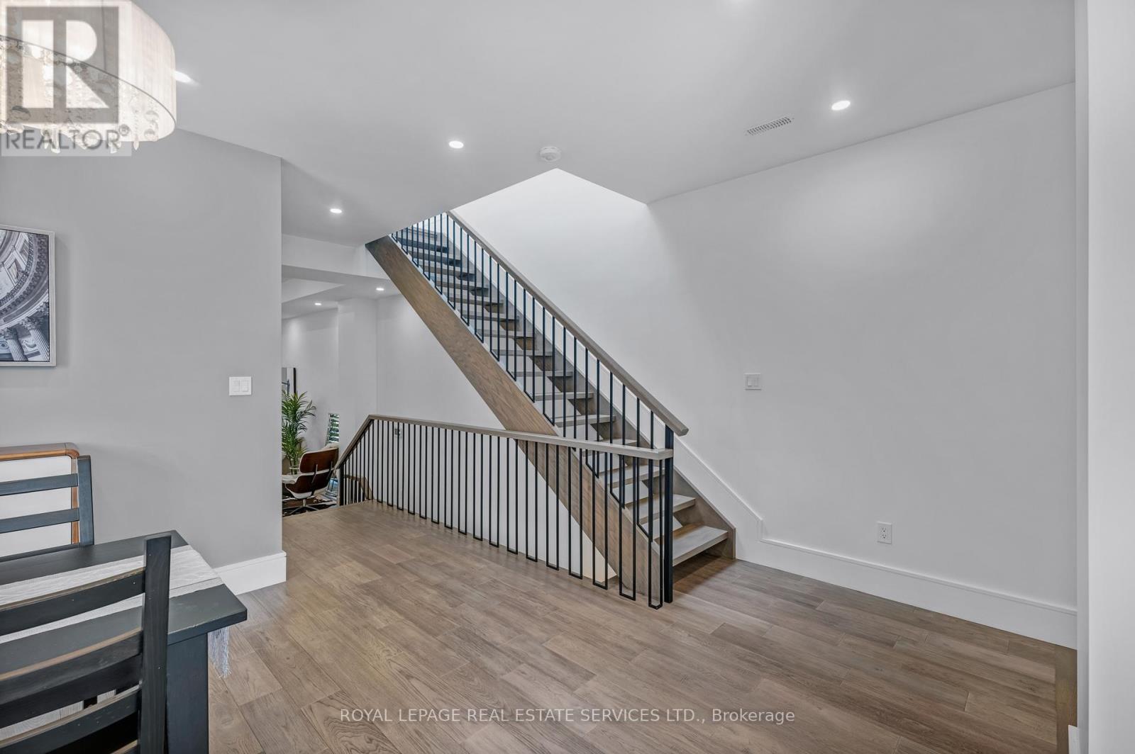 8 Branch Avenue, Toronto, Ontario  M8W 1M7 - Photo 14 - W12367922
