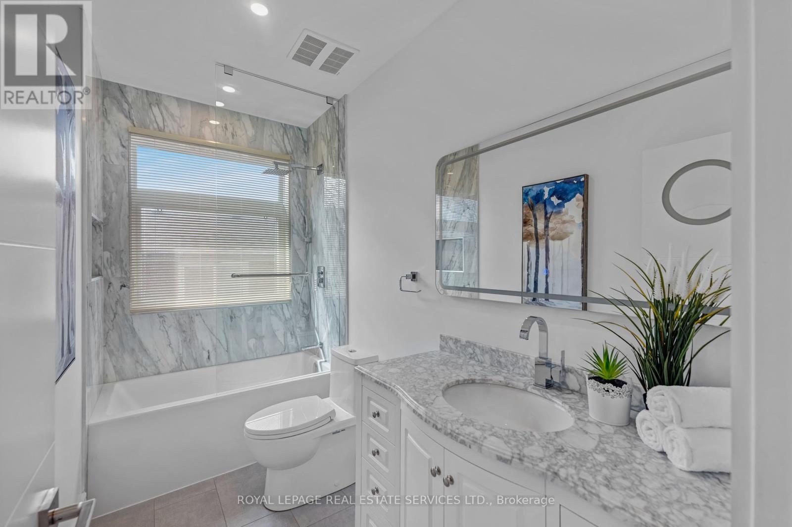 8 Branch Avenue, Toronto, Ontario  M8W 1M7 - Photo 15 - W12367922