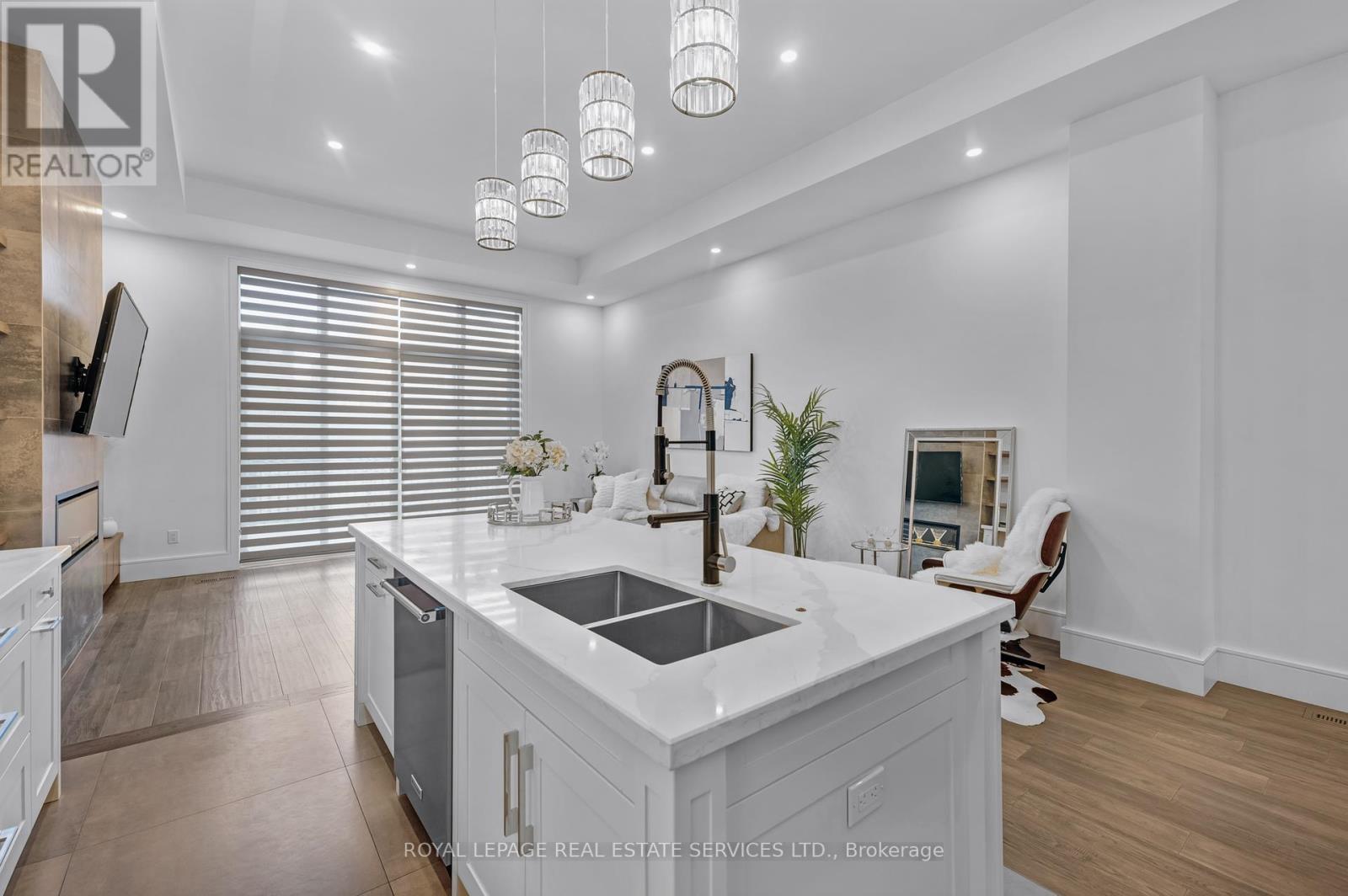 8 Branch Avenue, Toronto, Ontario  M8W 1M7 - Photo 18 - W12367922