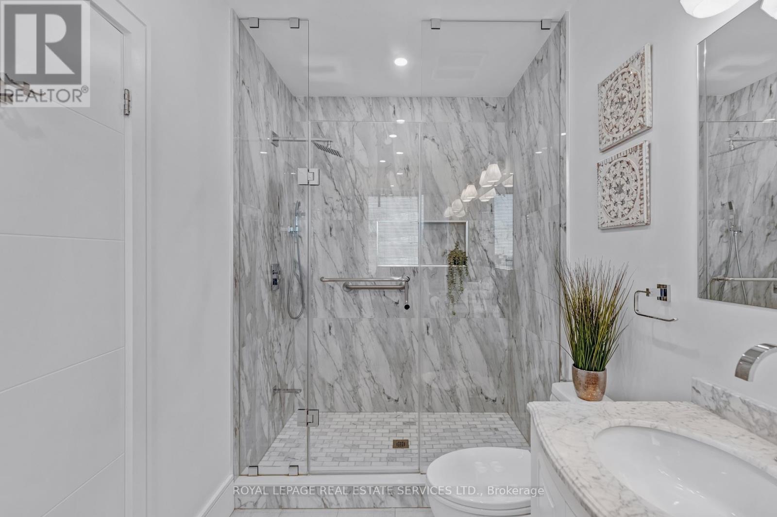8 Branch Avenue, Toronto, Ontario  M8W 1M7 - Photo 28 - W12367922