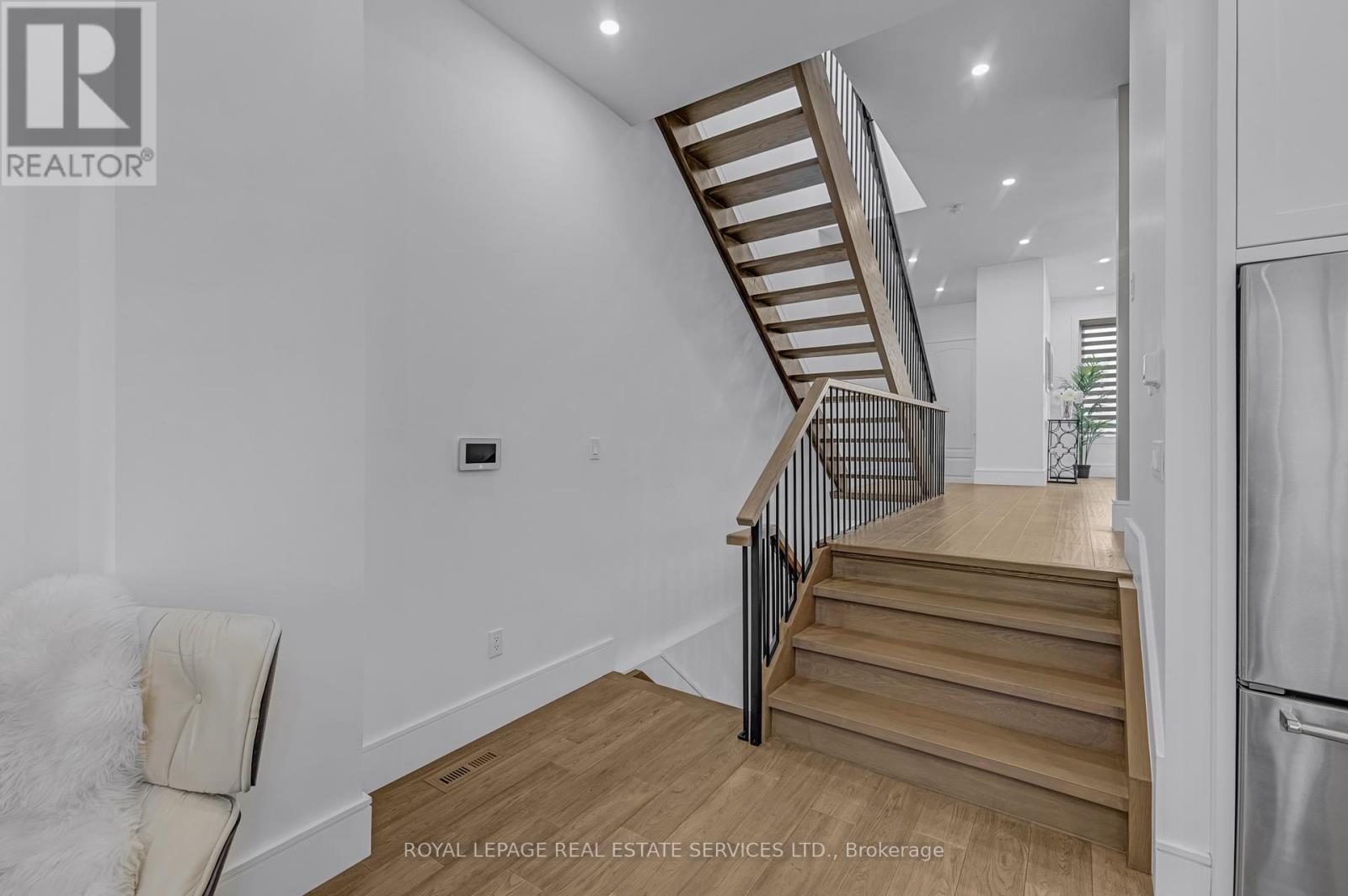 8 Branch Avenue, Toronto, Ontario  M8W 1M7 - Photo 36 - W12367922