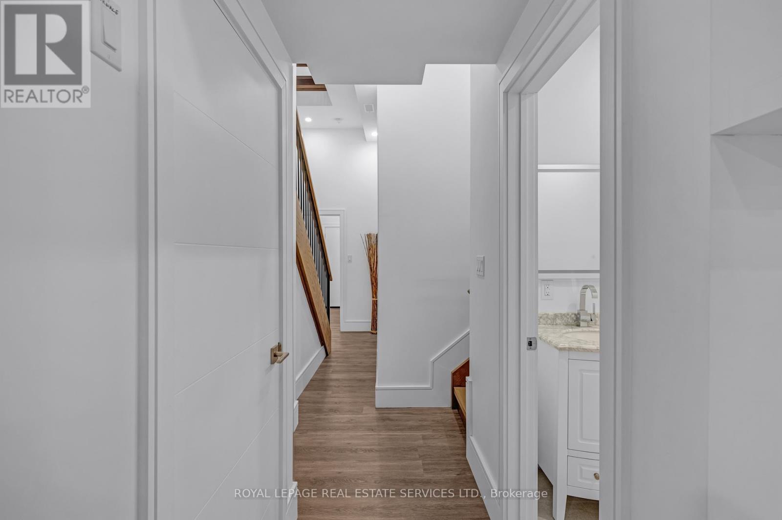 8 Branch Avenue, Toronto, Ontario  M8W 1M7 - Photo 37 - W12367922