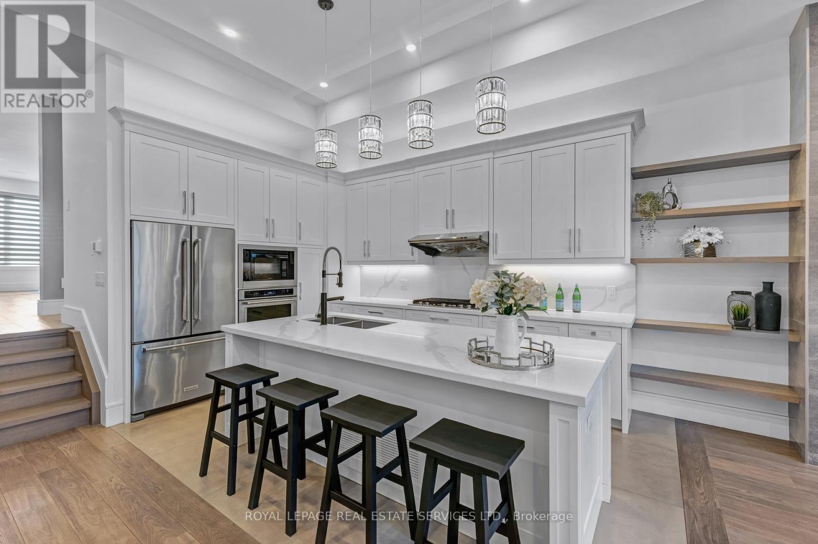8 Branch Avenue, Toronto, Ontario  M8W 1M7 - Photo 8 - W12367922