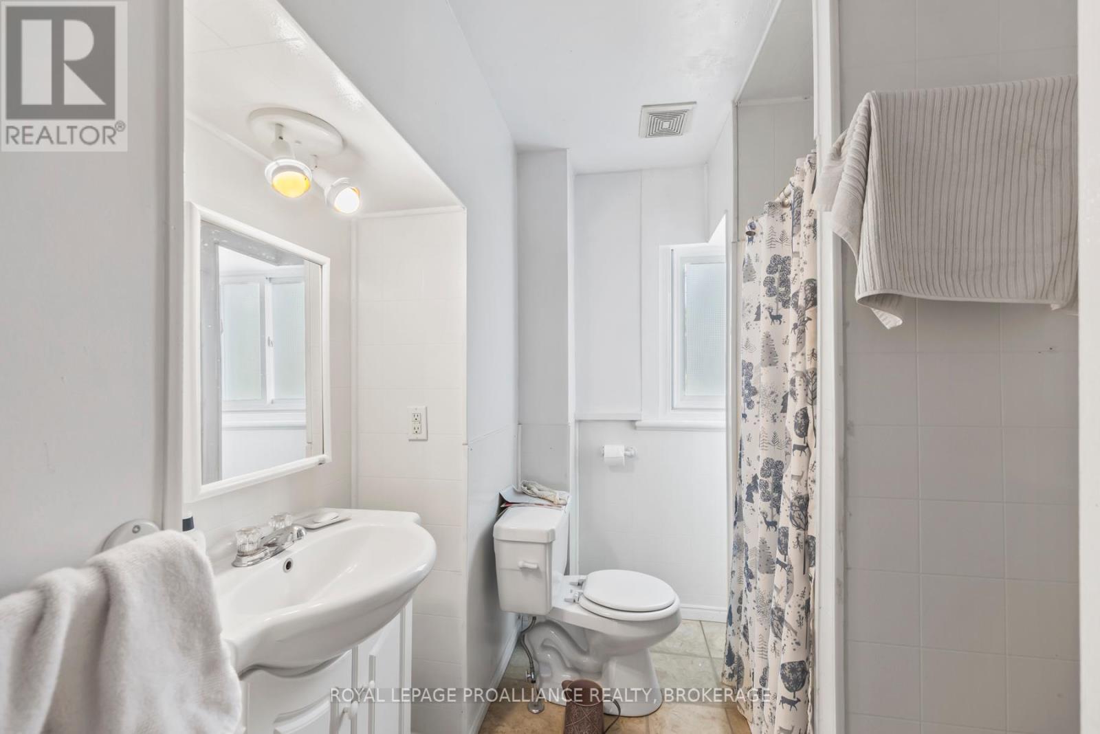 63 William Street, Kingston, Ontario  K7L 2C3 - Photo 39 - X12368073