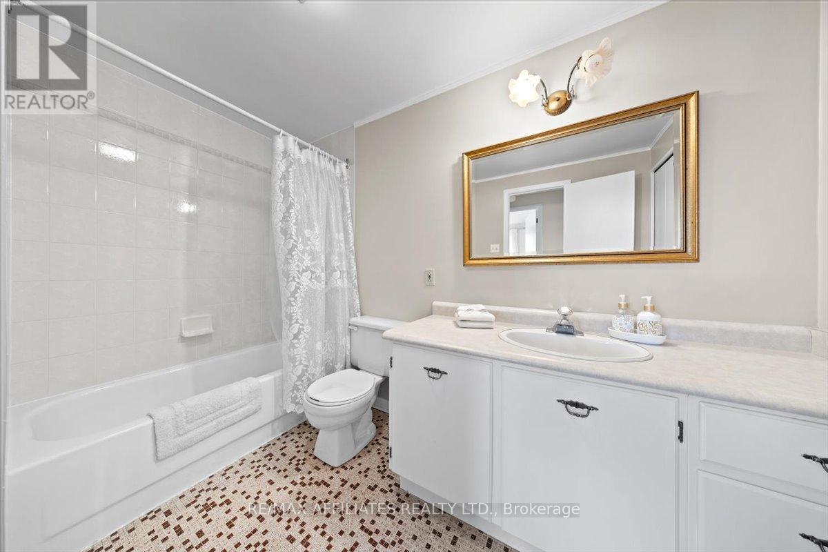 Property at 49 SILVER ASPEN CRESCENT image 4
