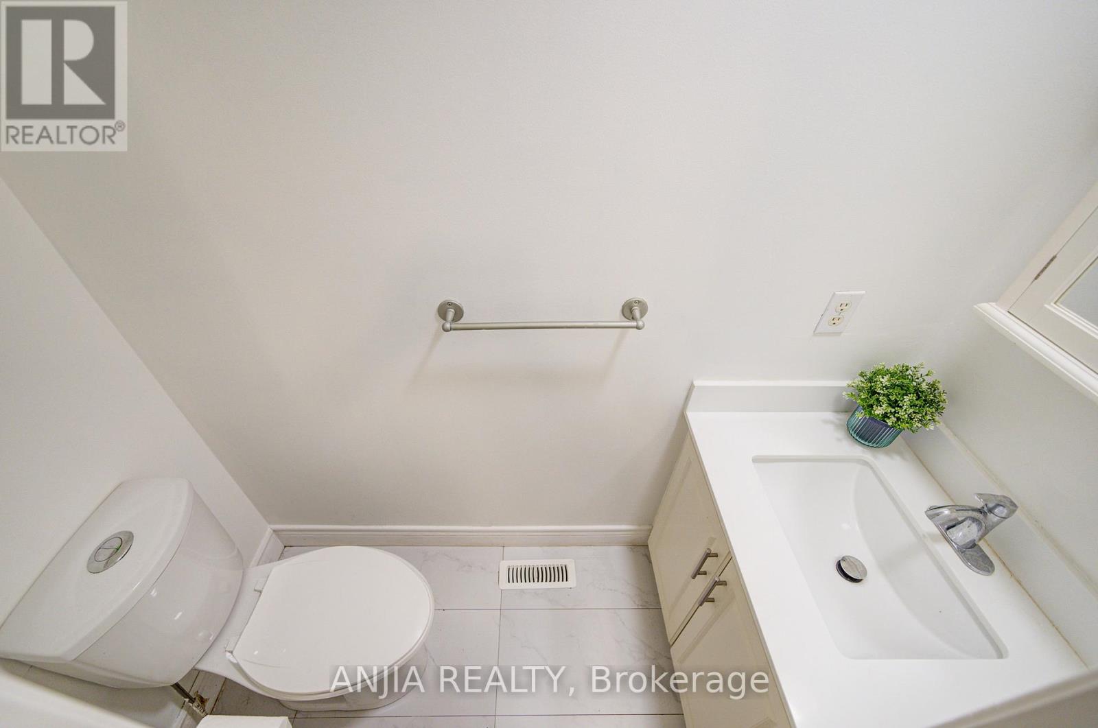 Property at 19 DUNBAR CRESCENT image 3