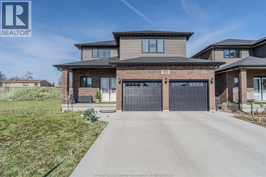 MLS# 25021787: 133 CHURCHILL PARK, Chatham, Canada