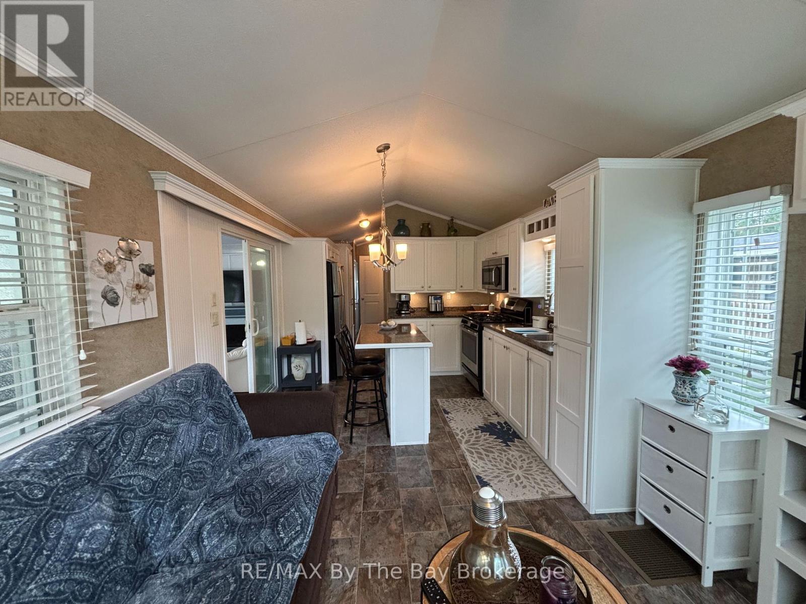 108 Madawaska Trail, Wasaga Beach, Ontario  L9Z 1X7 - Photo 6 - S12368163