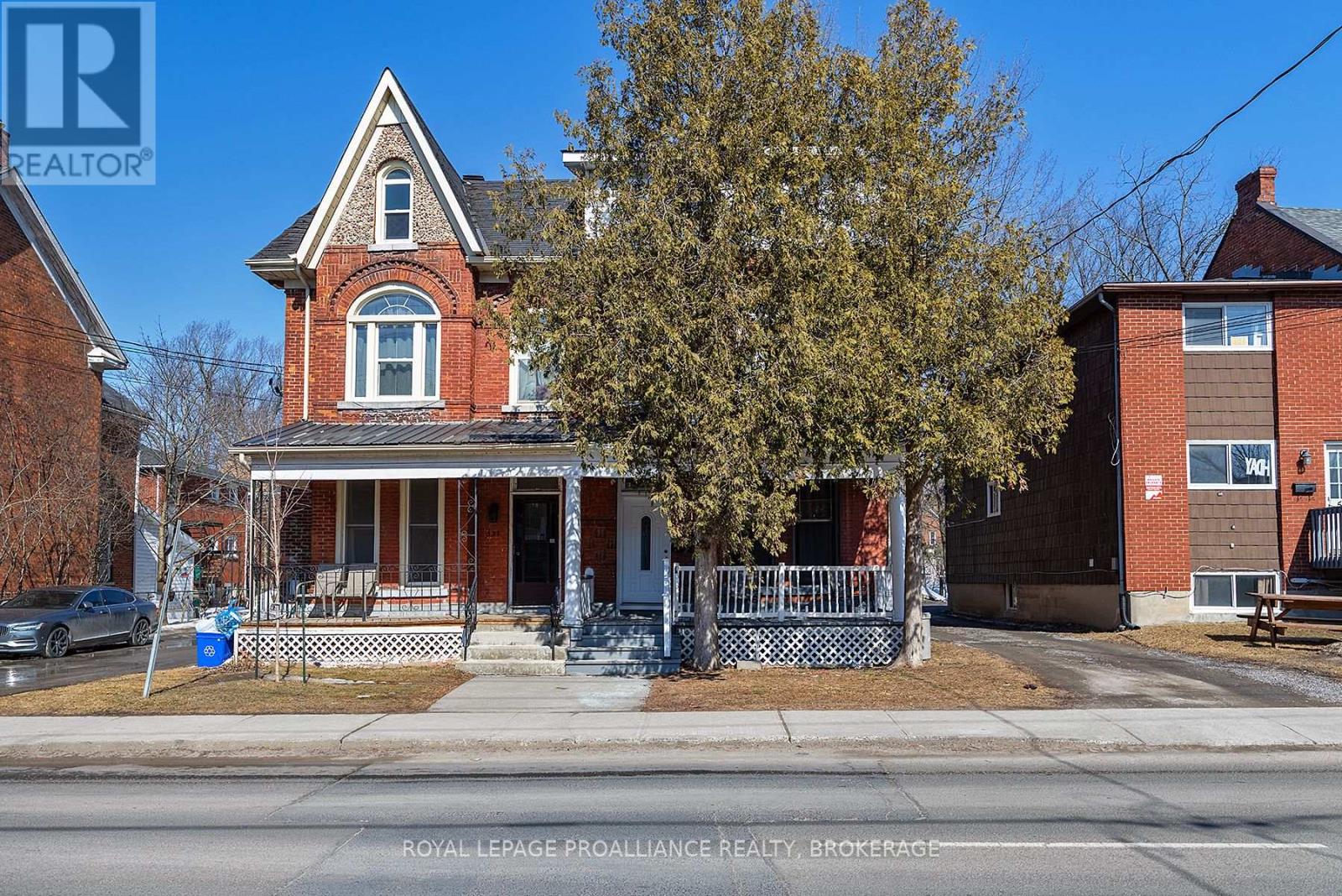 521 Johnson Street, Kingston, Ontario  K7L 1Z7 - Photo 1 - X12368120