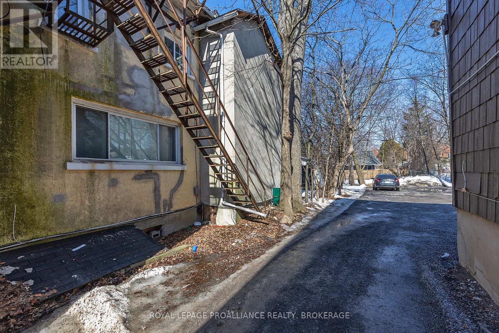 521 Johnson Street, Kingston, Ontario  K7L 1Z7 - Photo 2 - X12368120