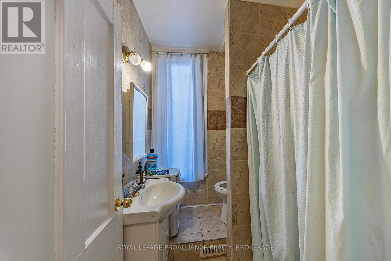 521 Johnson Street, Kingston, Ontario  K7L 1Z7 - Photo 28 - X12368120