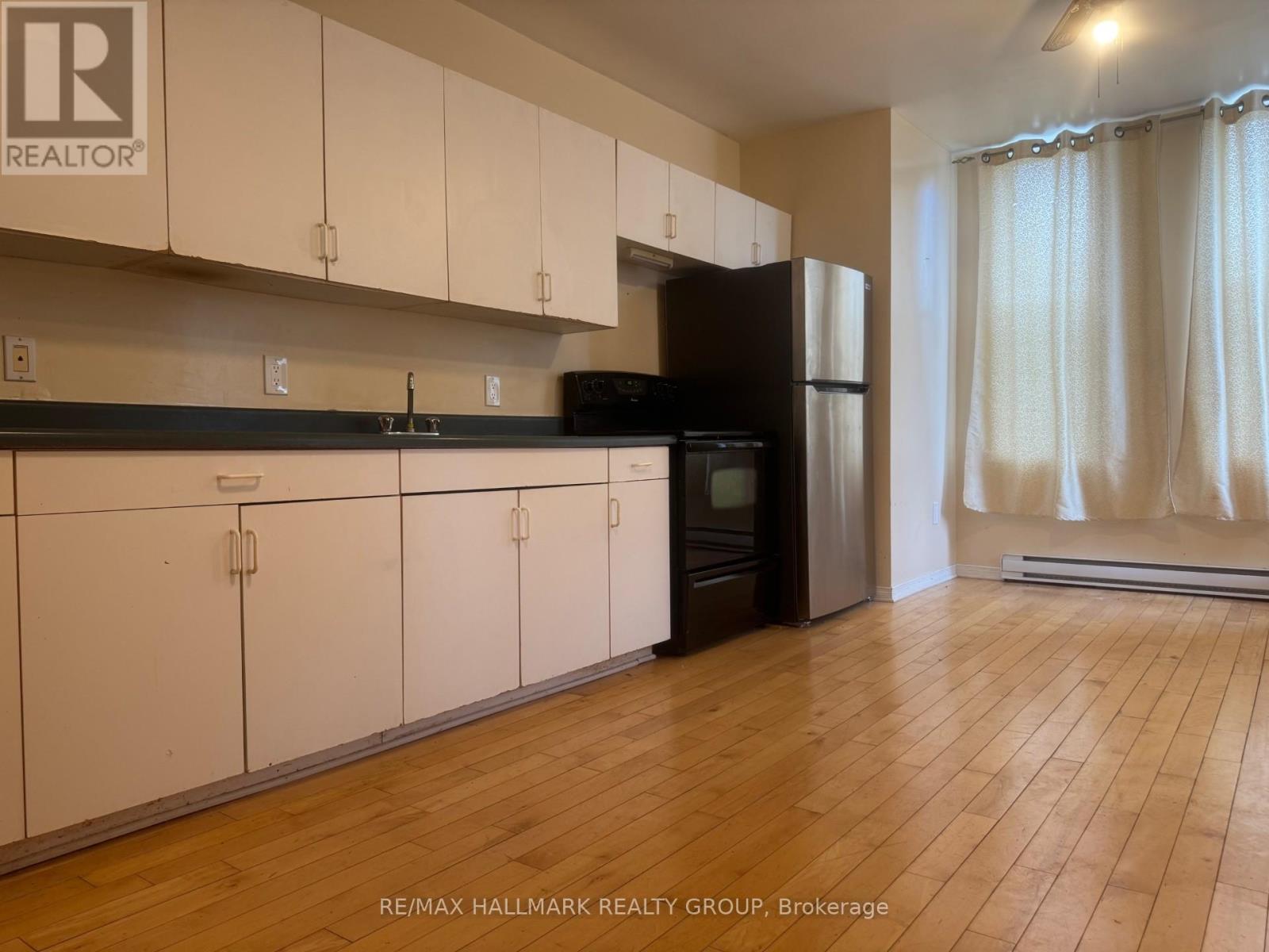 22 Maple Avenue, Smiths Falls, Ontario  K7A 1Z9 - Photo 2 - X12368219