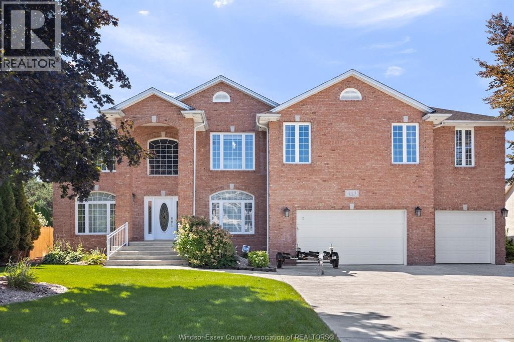 MLS# 25021786: 449 CHAMBERS DRIVE, Lakeshore, Canada