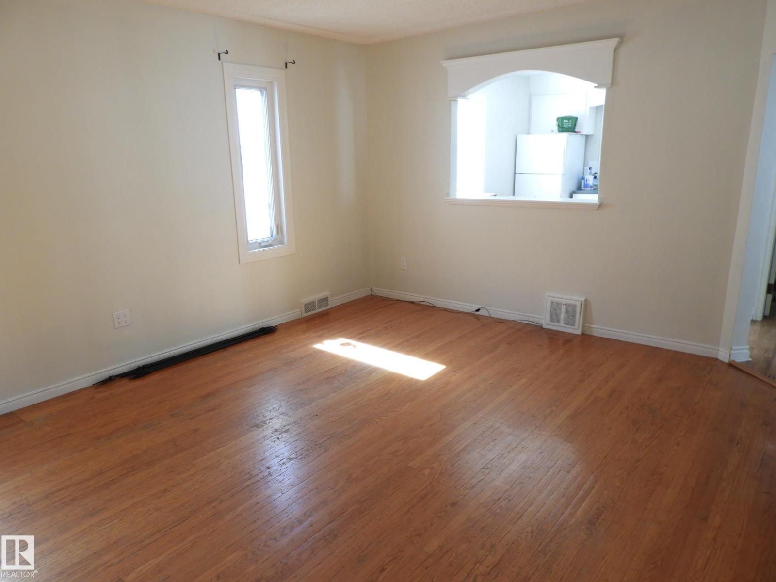 Property at 12038 89 ST NW image 2