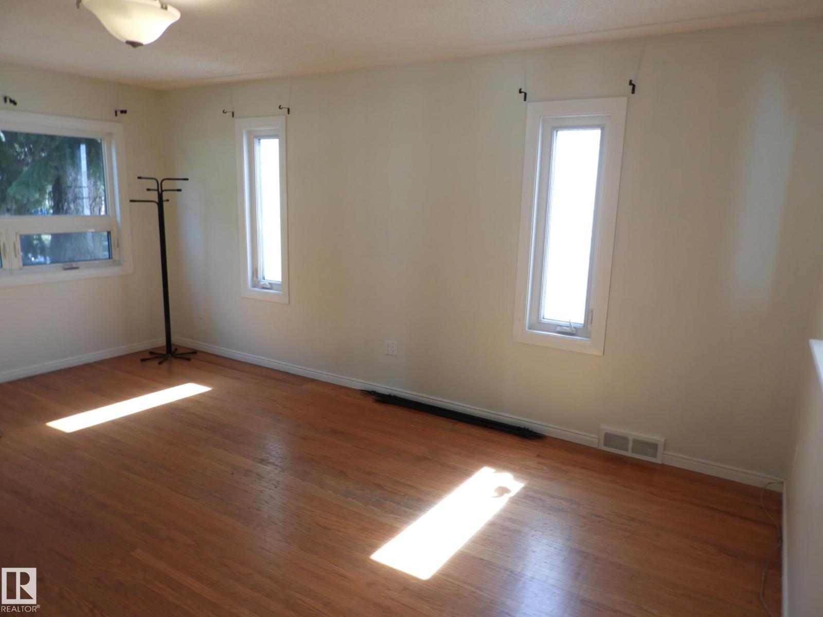 Property at 12038 89 ST NW image 3