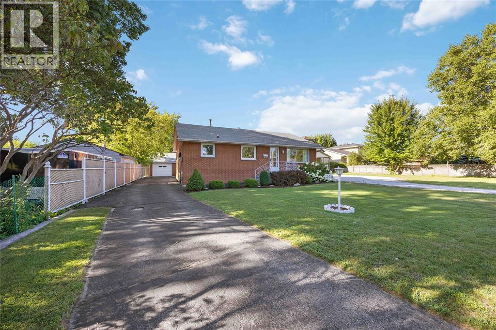 1003 Michigan Avenue, Sarnia, Ontario N7T 7B7 - Photo 2 - 25021797