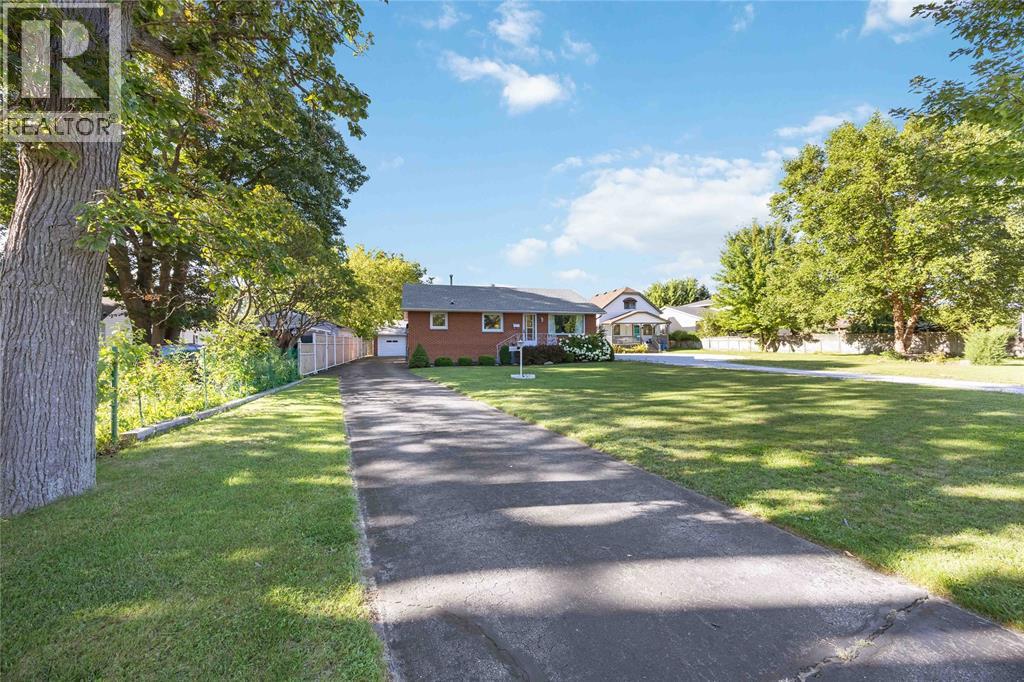 1003 Michigan Avenue, Sarnia, Ontario N7T 7B7 - Photo 3 - 25021797