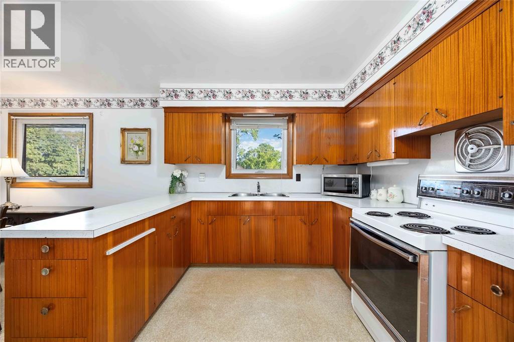 1003 Michigan Avenue, Sarnia, Ontario N7T 7B7 - Photo 7 - 25021797