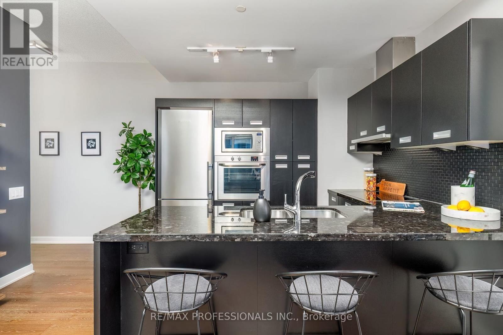911 - 88 Park Lawn Road, Toronto, Ontario  M8Y 0B5 - Photo 5 - W12368046