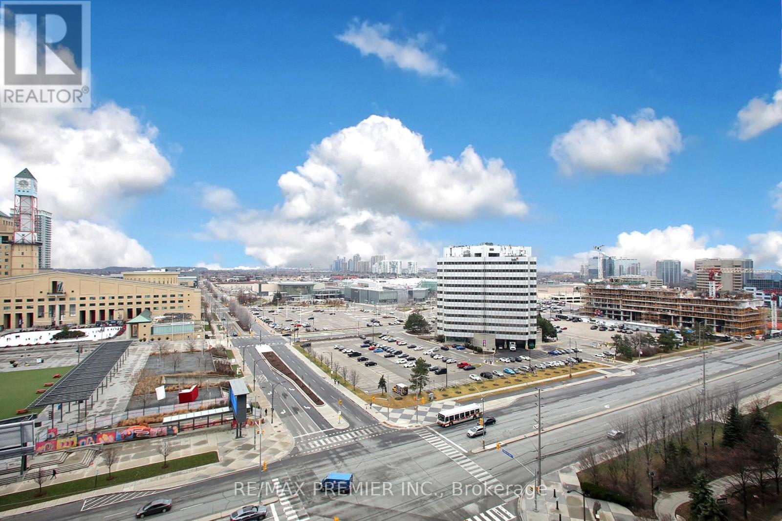 1422 - 3888 Duke Of York Boulevard, Mississauga, Ontario  L5B 4P5 - Photo 6 - W12368068