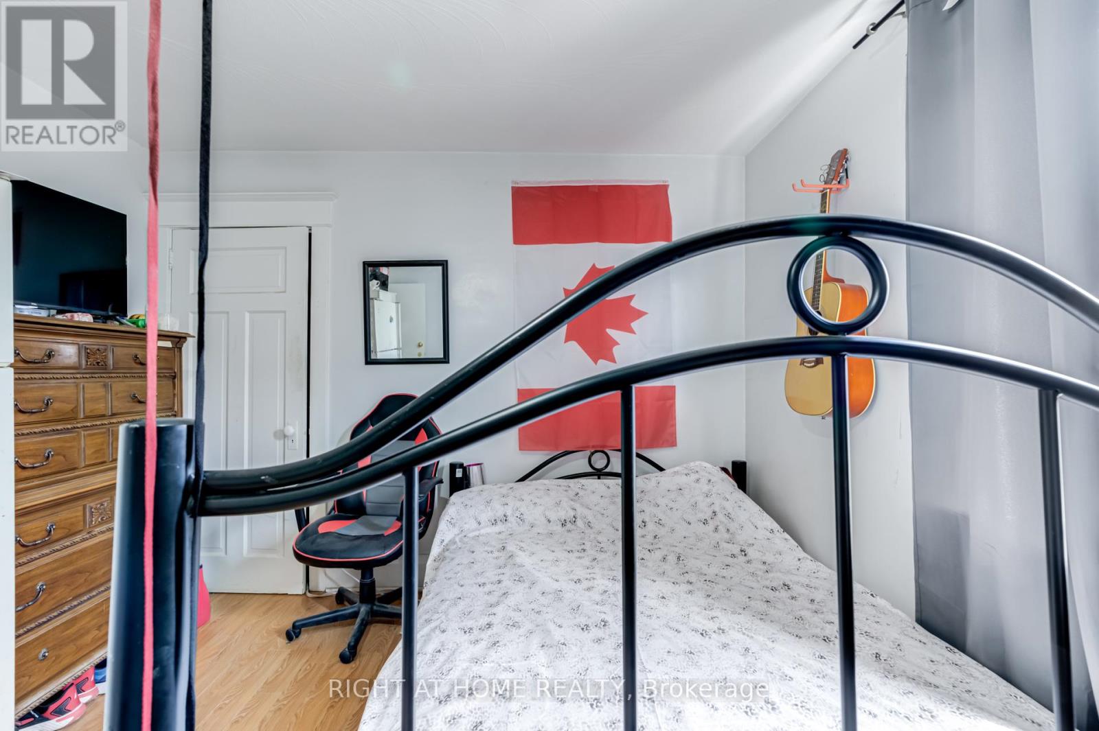 16 Pryor Avenue, Toronto, Ontario  M6N 1M4 - Photo 11 - W12368078