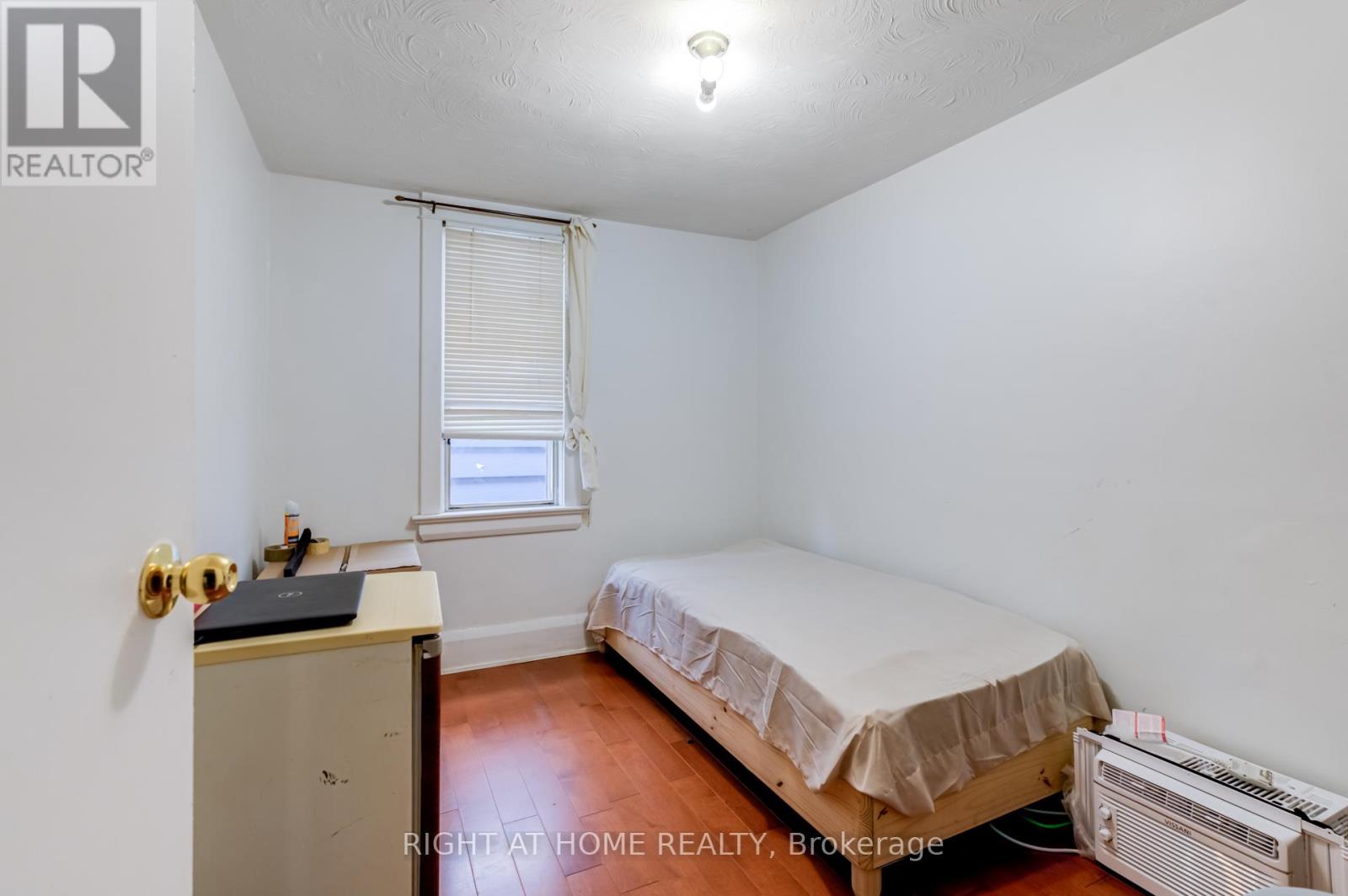 16 Pryor Avenue, Toronto, Ontario  M6N 1M4 - Photo 12 - W12368078