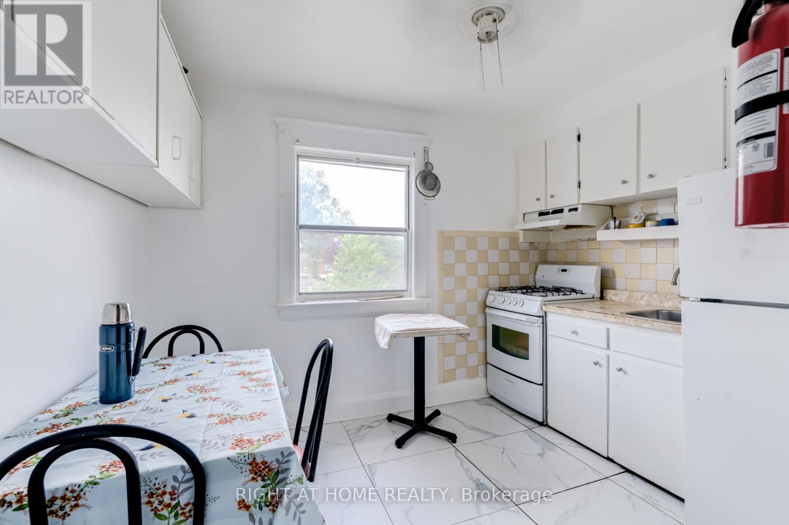 16 Pryor Avenue, Toronto, Ontario  M6N 1M4 - Photo 16 - W12368078