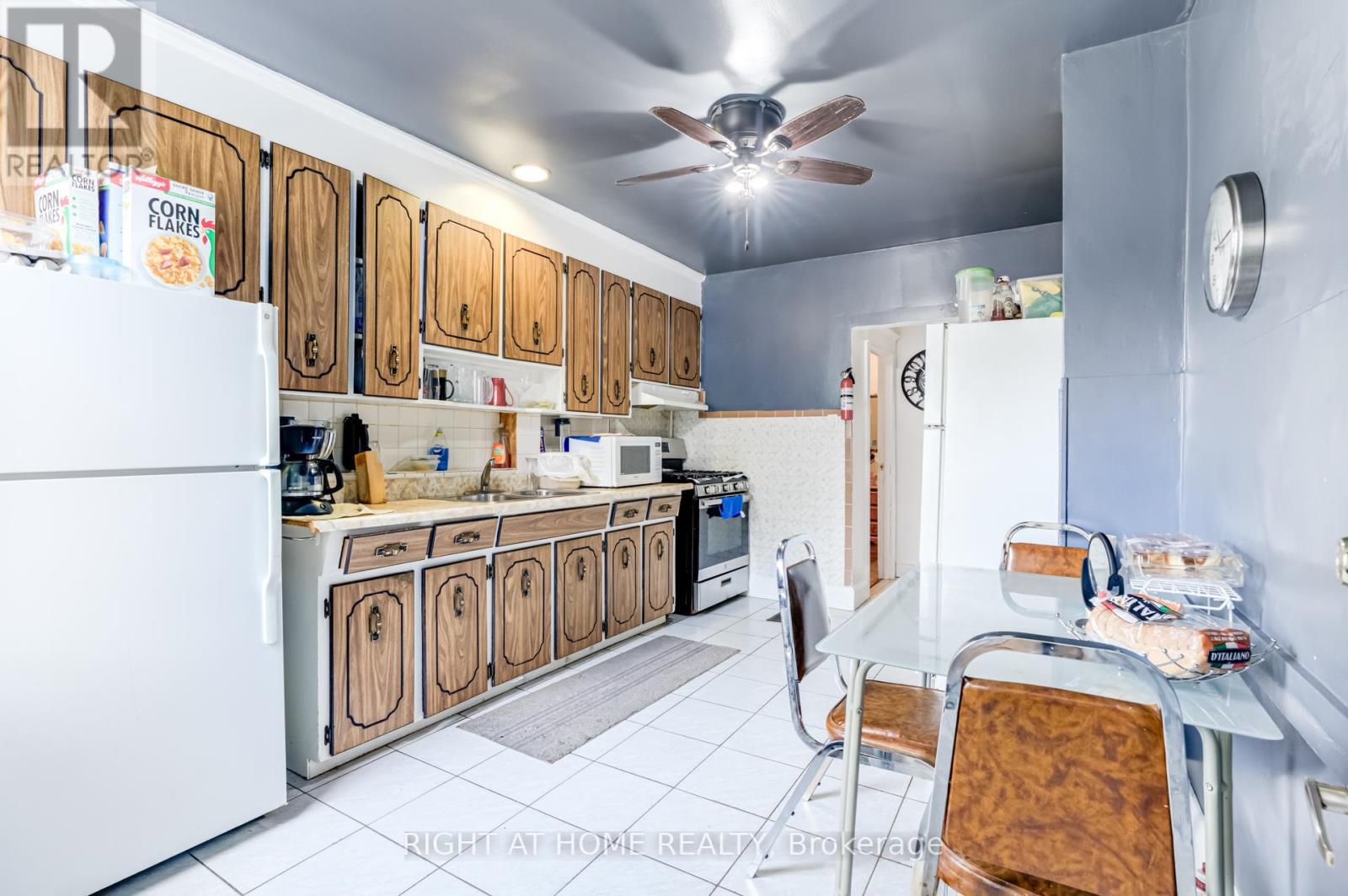 16 Pryor Avenue, Toronto, Ontario  M6N 1M4 - Photo 23 - W12368078
