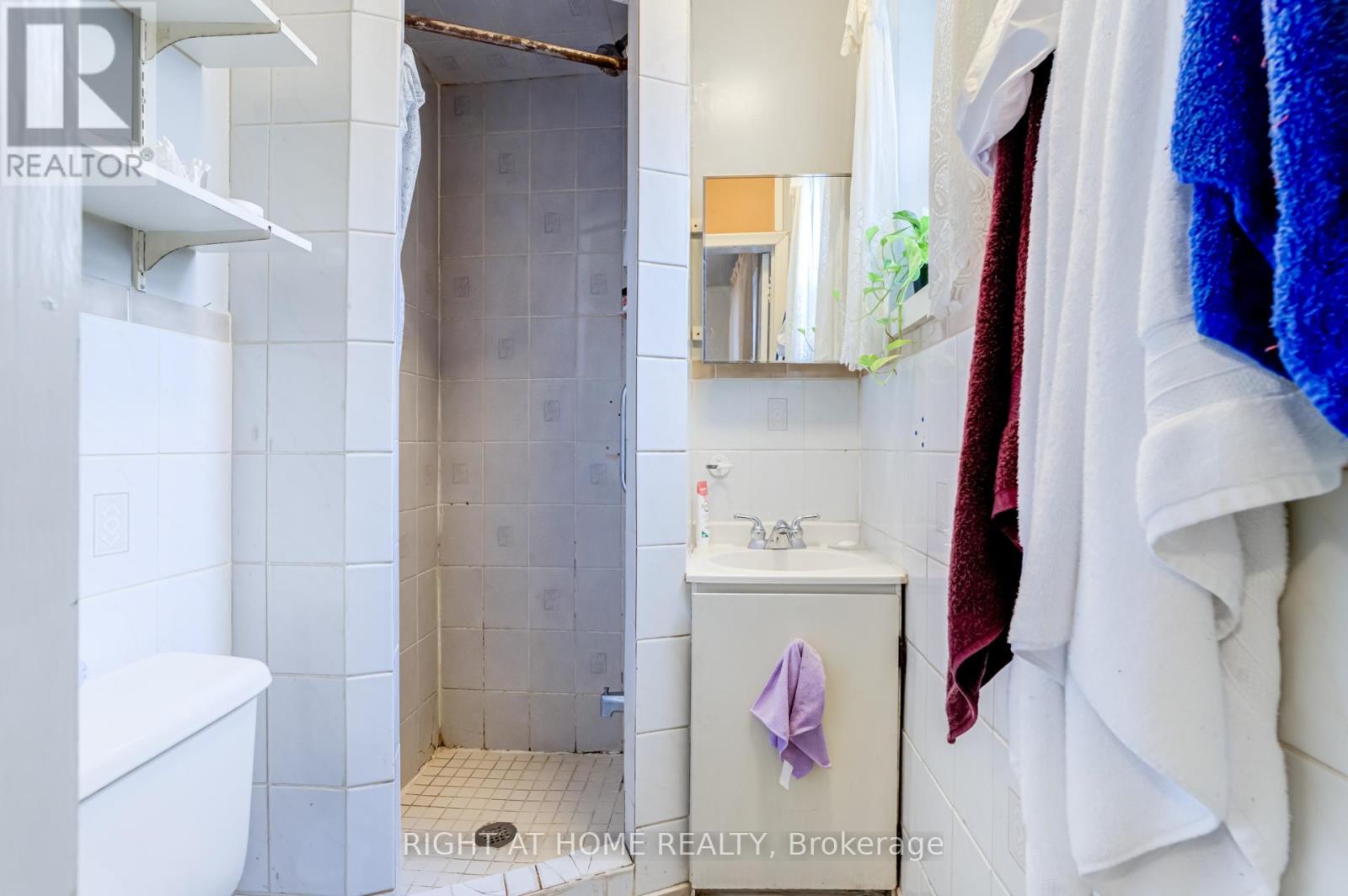 16 Pryor Avenue, Toronto, Ontario  M6N 1M4 - Photo 27 - W12368078