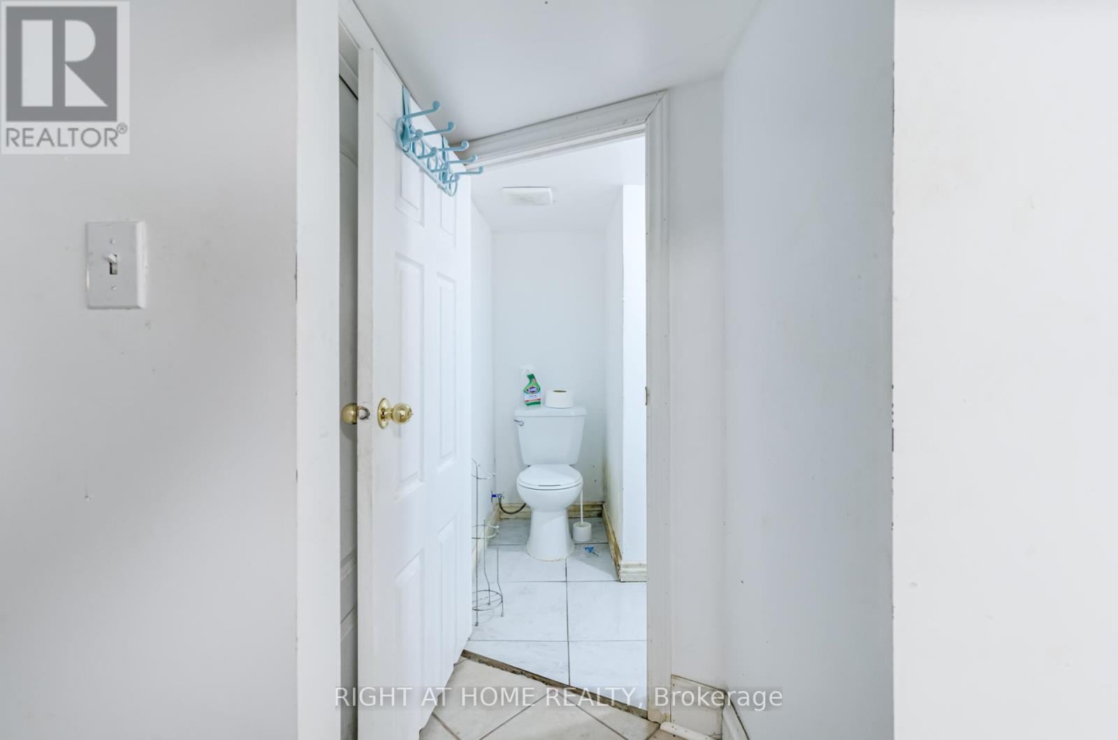 16 Pryor Avenue, Toronto, Ontario  M6N 1M4 - Photo 31 - W12368078