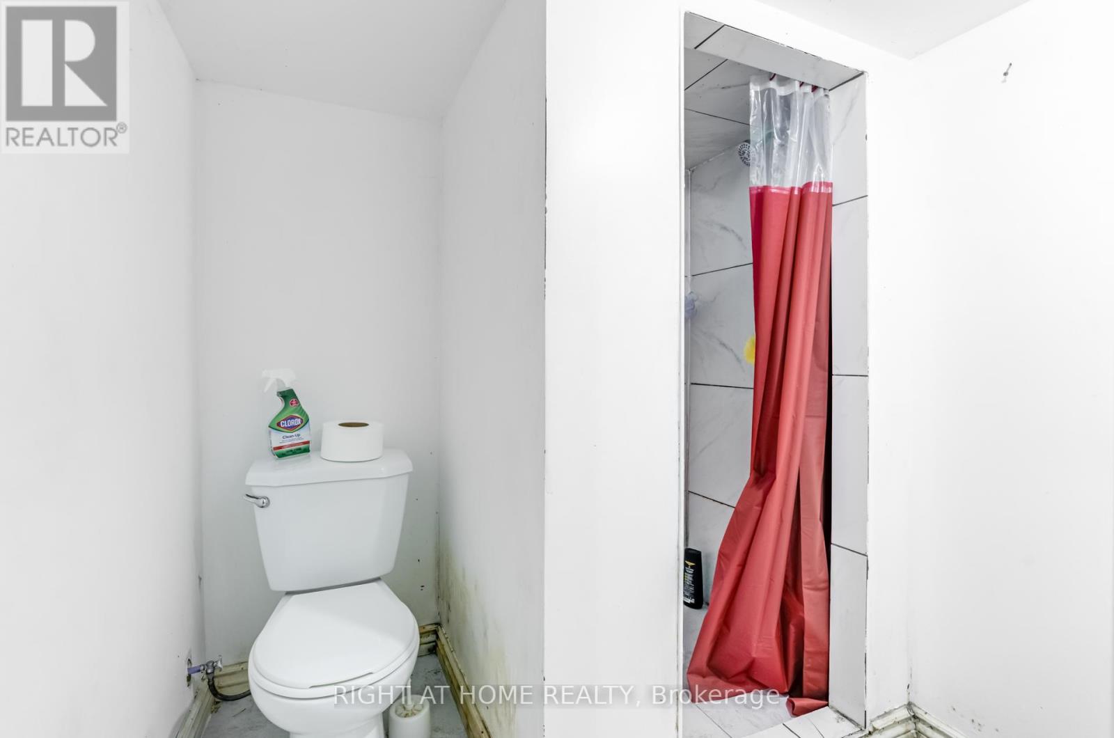 16 Pryor Avenue, Toronto, Ontario  M6N 1M4 - Photo 32 - W12368078