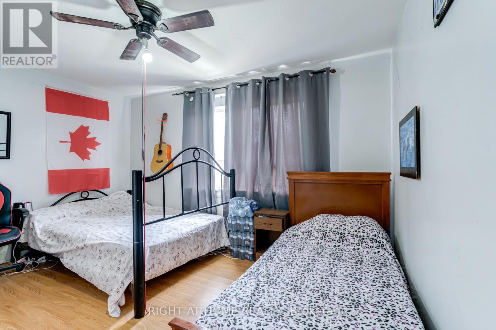 16 Pryor Avenue, Toronto, Ontario  M6N 1M4 - Photo 9 - W12368078