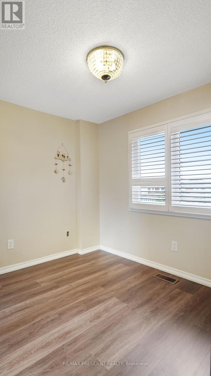 41 Stalbridge Avenue, Brampton, Ontario  L6Y 4H1 - Photo 18 - W12368093