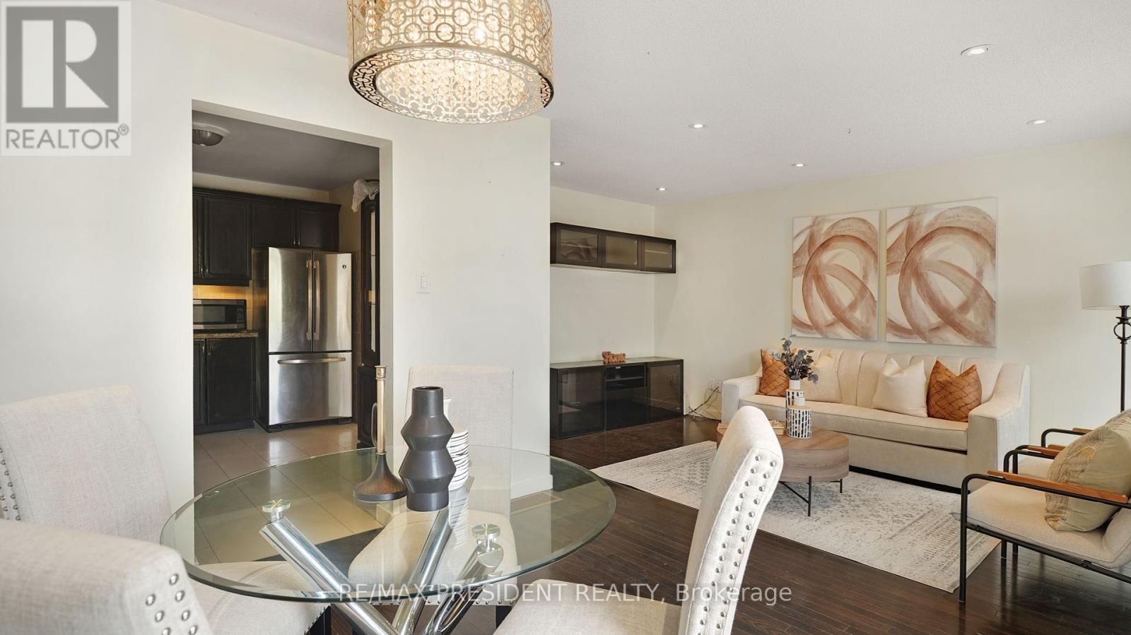 41 Stalbridge Avenue, Brampton, Ontario  L6Y 4H1 - Photo 5 - W12368093