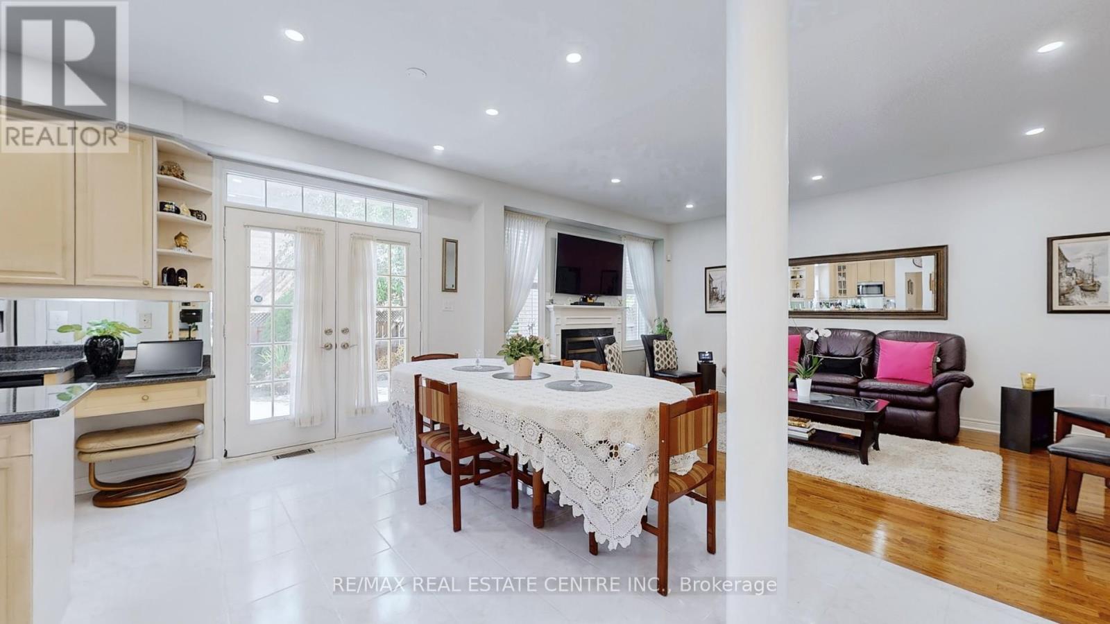 5893 Long Valley Road, Mississauga, Ontario  L5M 6J6 - Photo 17 - W12368098