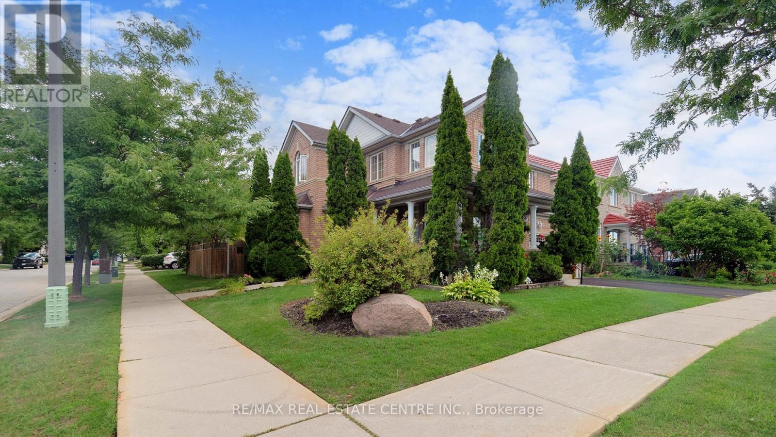 5893 Long Valley Road, Mississauga, Ontario  L5M 6J6 - Photo 2 - W12368098