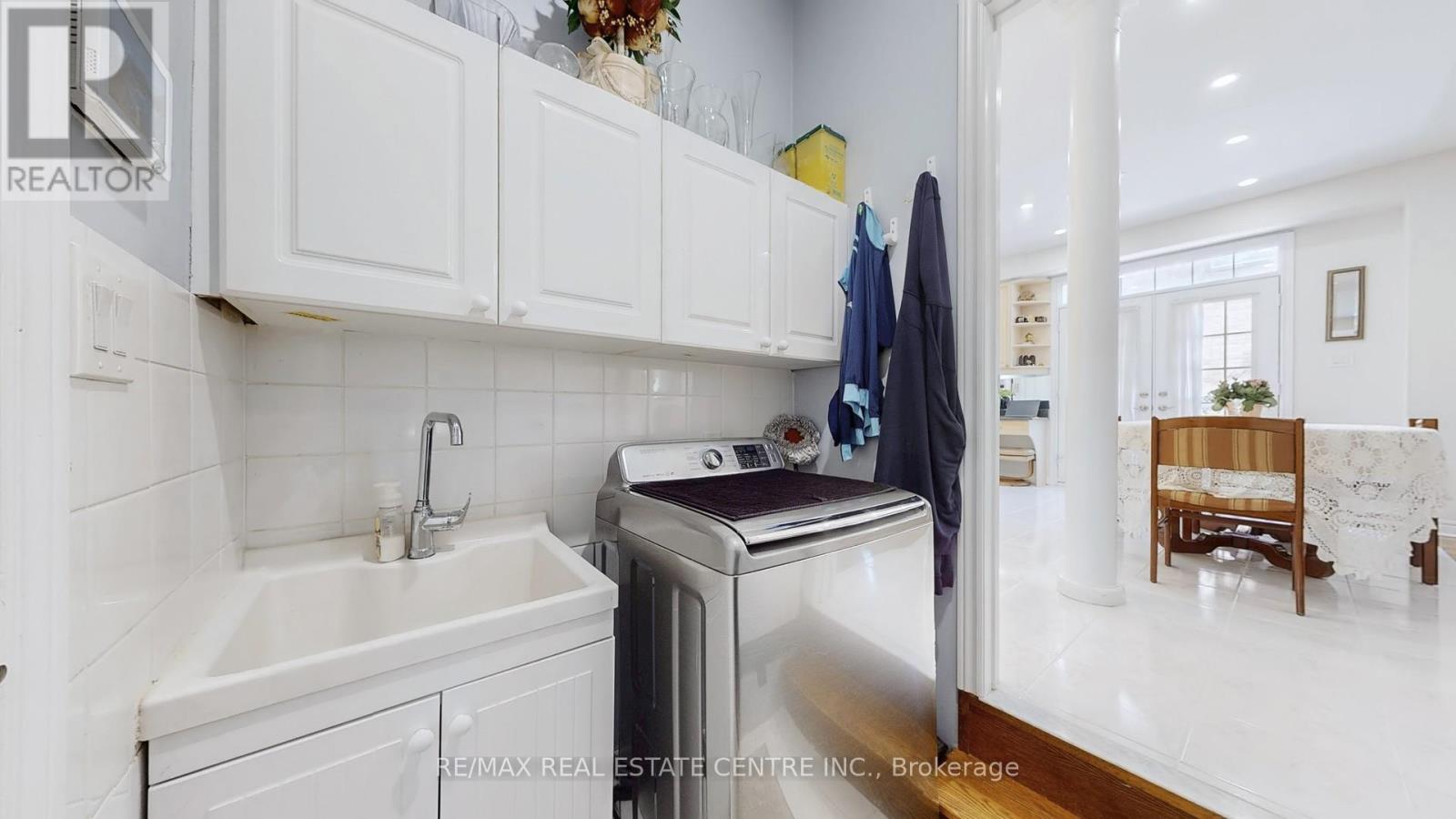 5893 Long Valley Road, Mississauga, Ontario  L5M 6J6 - Photo 20 - W12368098