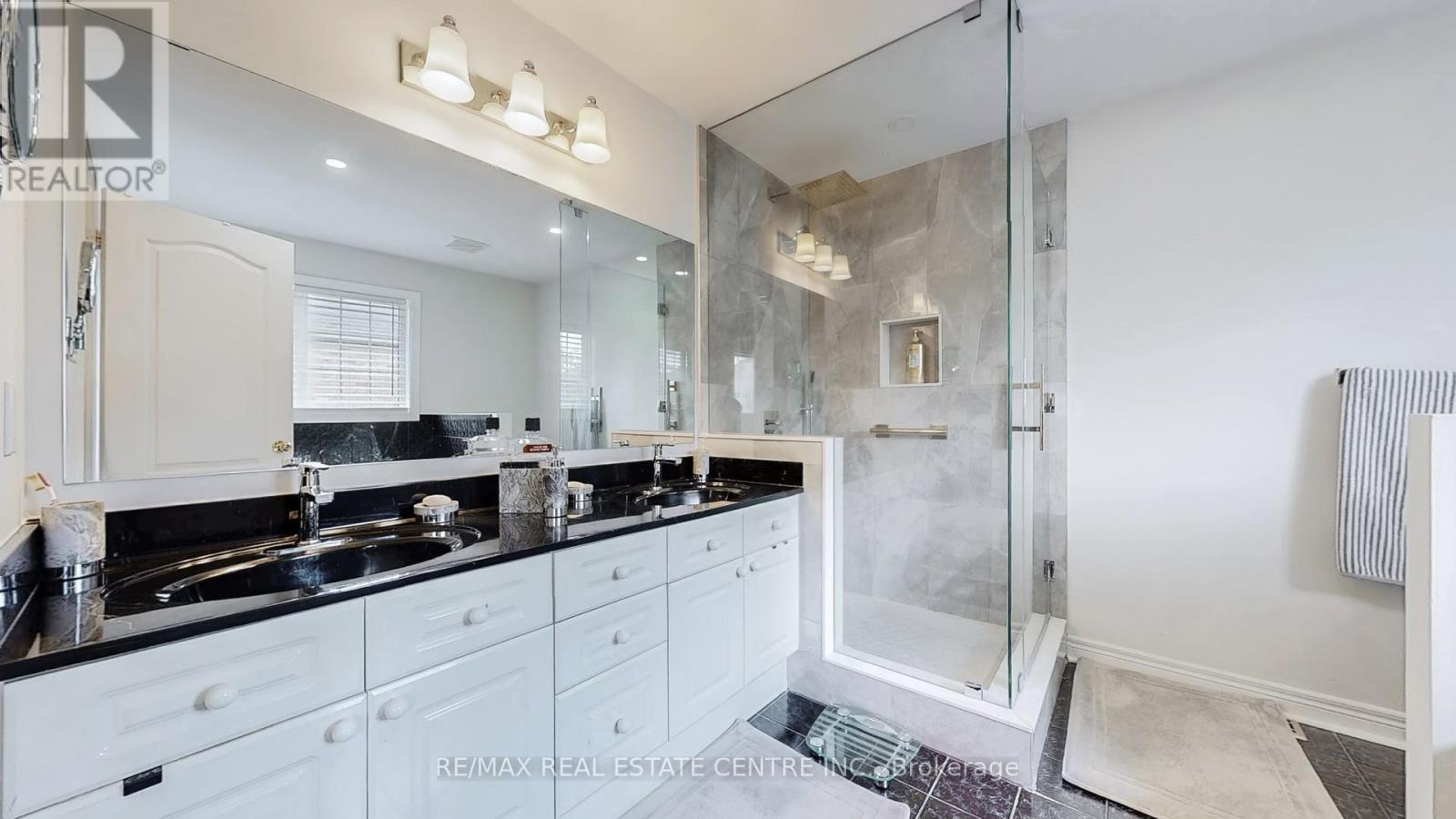5893 Long Valley Road, Mississauga, Ontario  L5M 6J6 - Photo 25 - W12368098