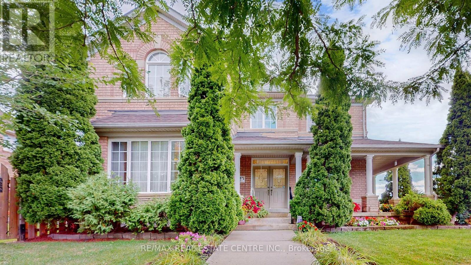 5893 Long Valley Road, Mississauga, Ontario  L5M 6J6 - Photo 3 - W12368098