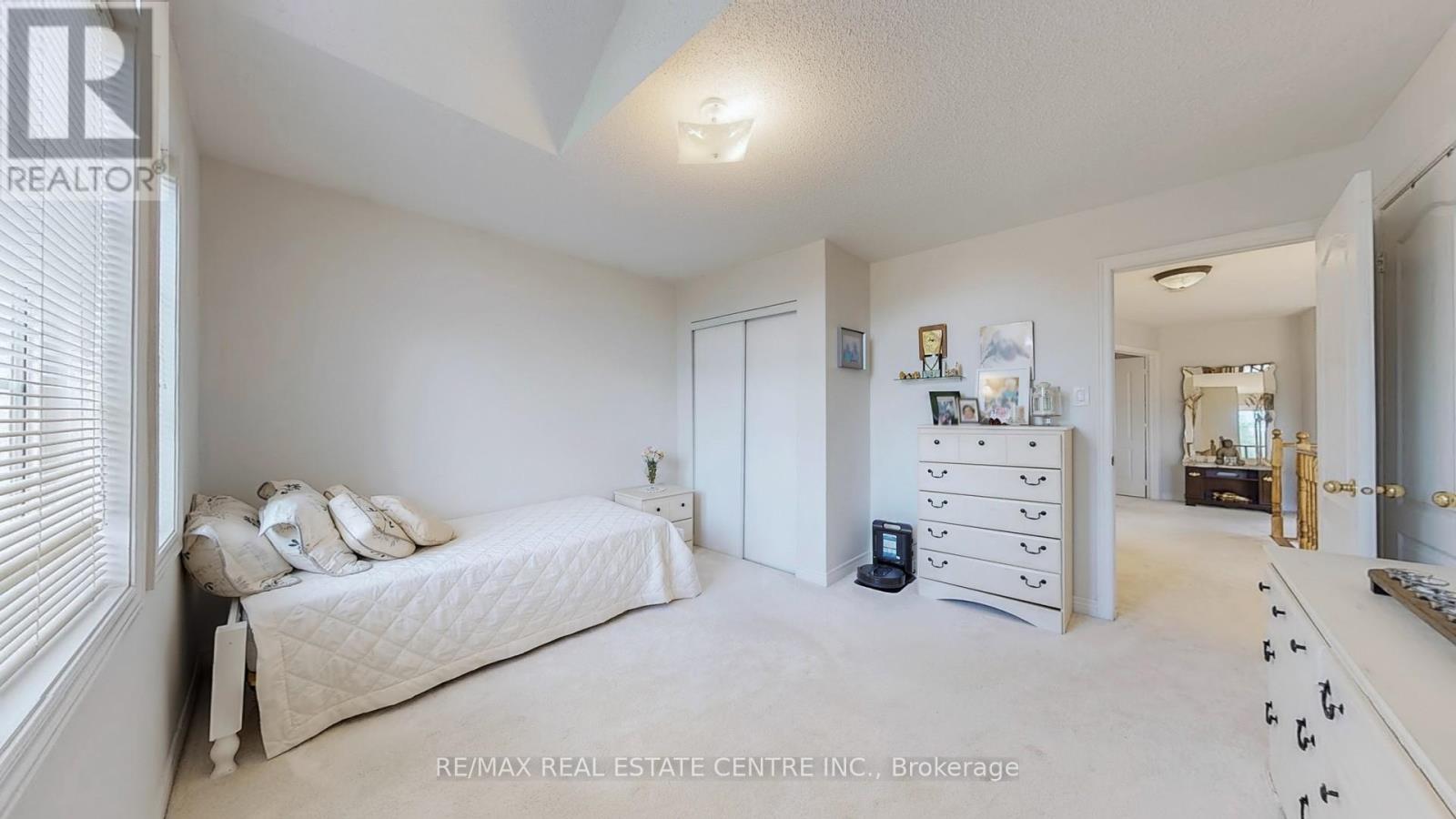 5893 Long Valley Road, Mississauga, Ontario  L5M 6J6 - Photo 35 - W12368098