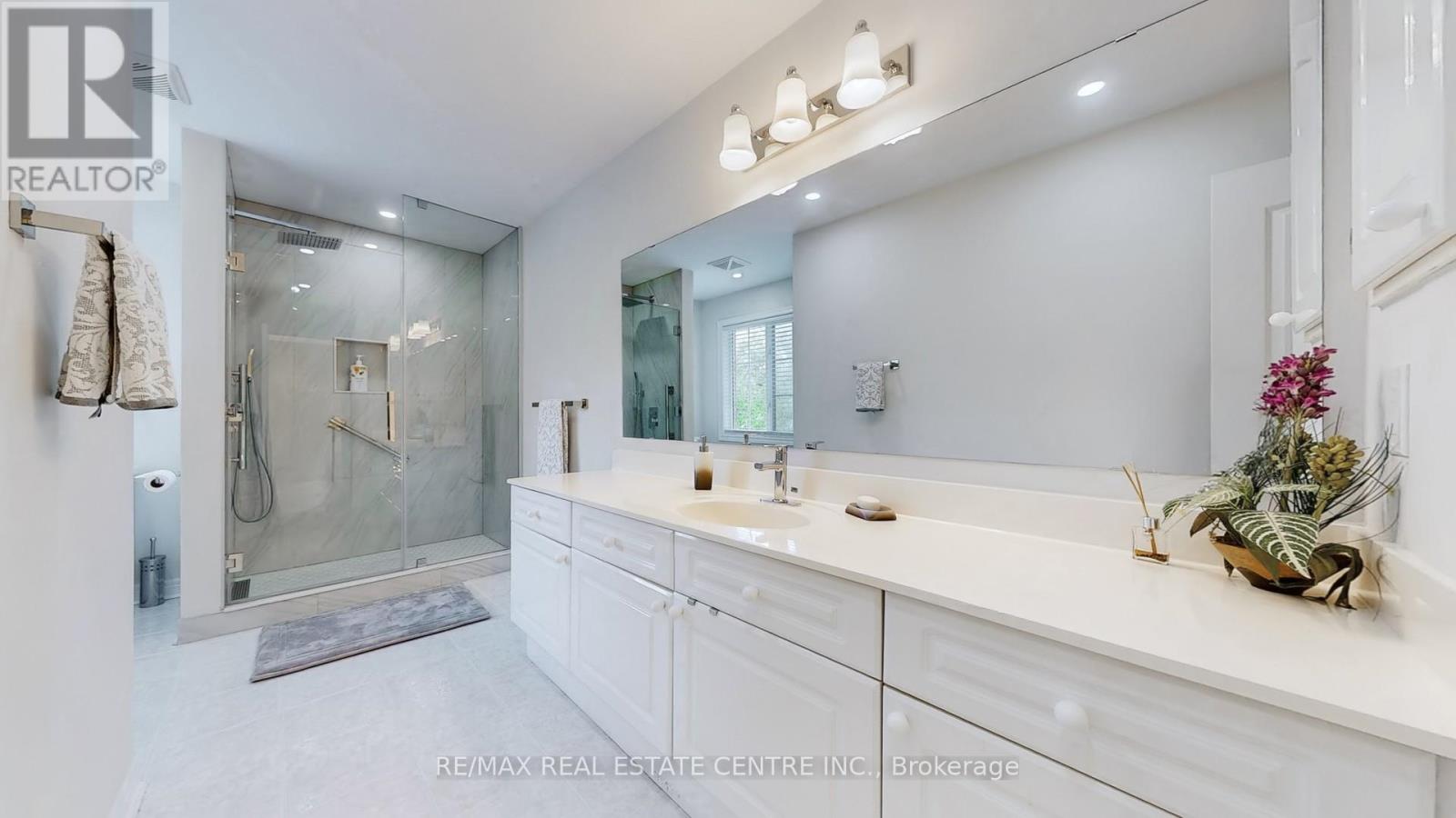 5893 Long Valley Road, Mississauga, Ontario  L5M 6J6 - Photo 36 - W12368098