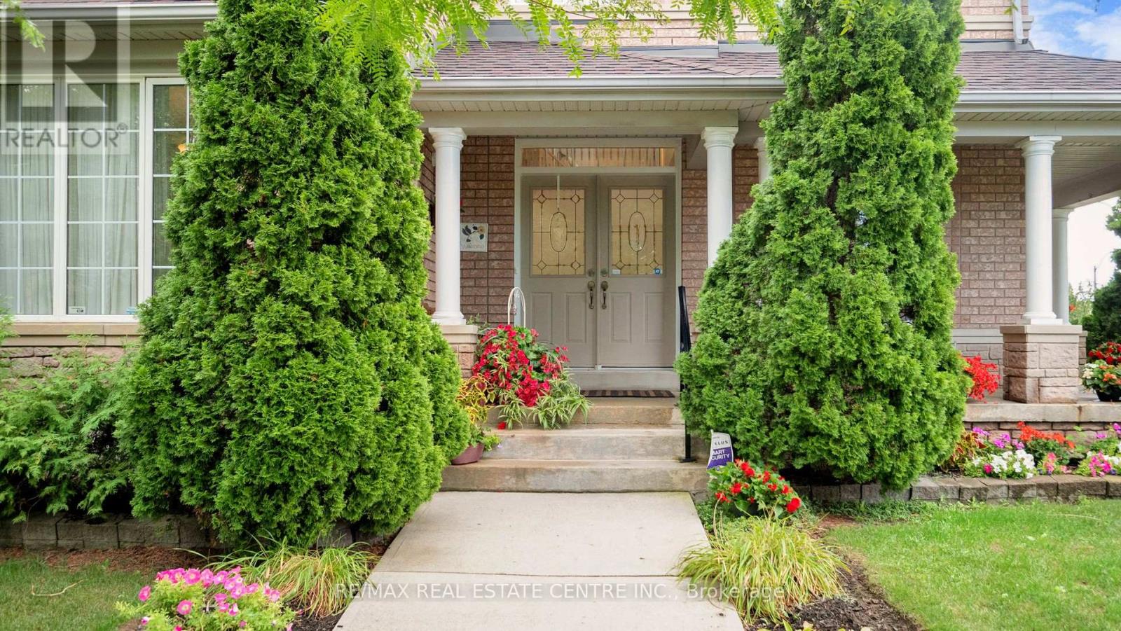 5893 Long Valley Road, Mississauga, Ontario  L5M 6J6 - Photo 4 - W12368098