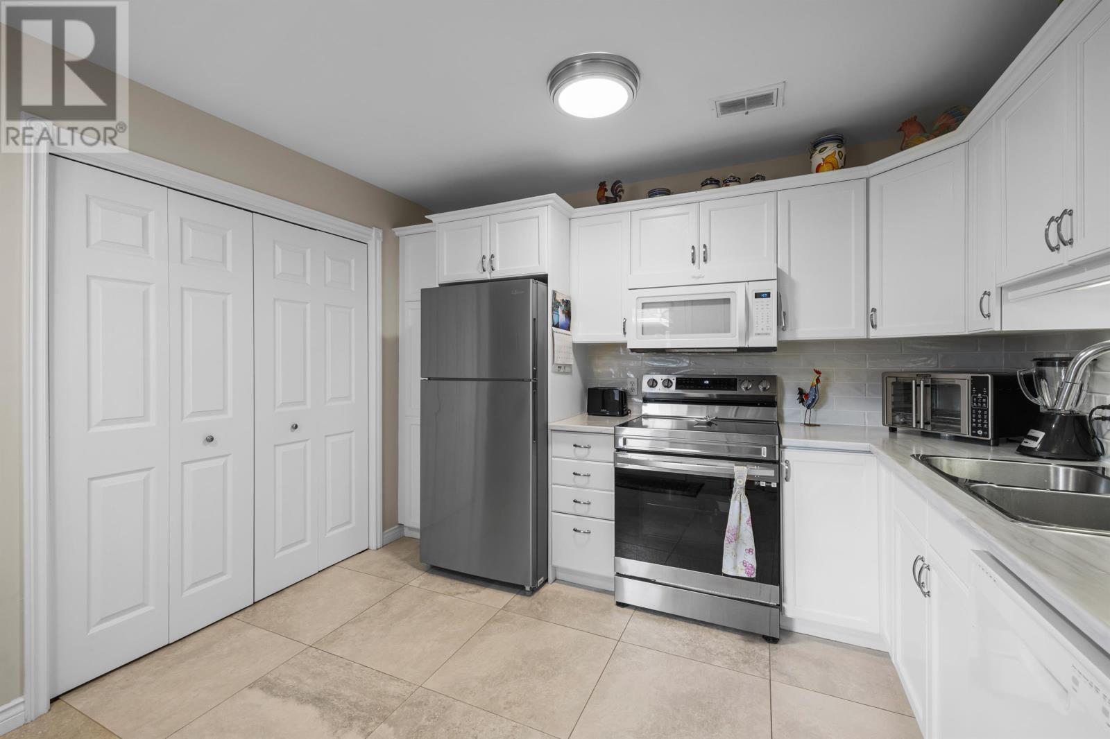 258 Shakespeare Drive, Stratford, Prince Edward Island  C1B 2X5 - Photo 2 - 202521829