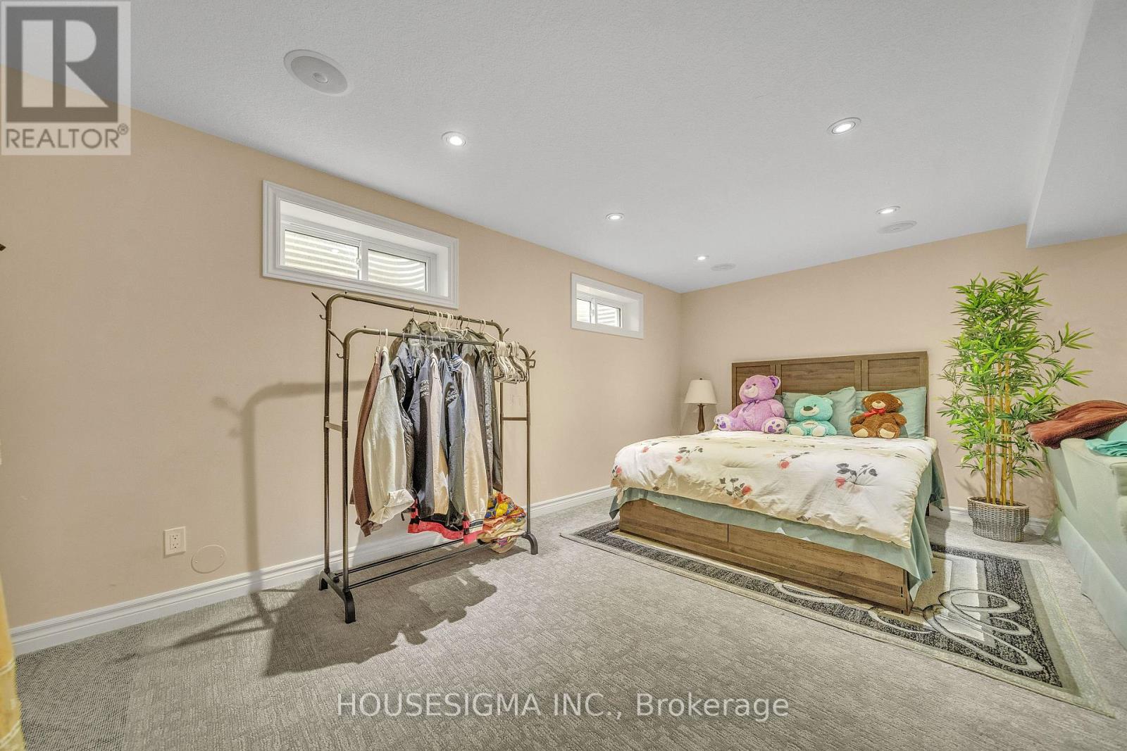 16 - 50 Westmount Road W, Kitchener, Ontario  N2M 1R5 - Photo 35 - X12368043